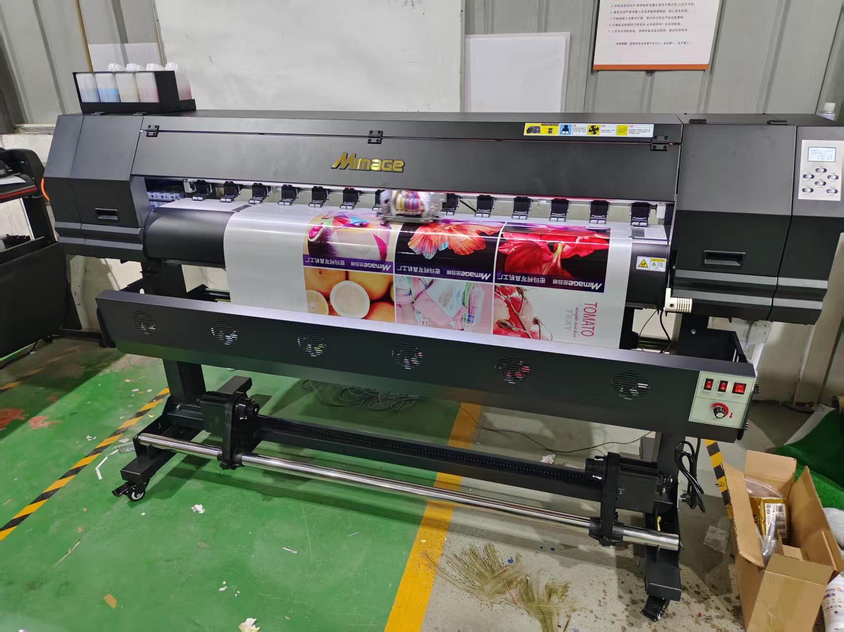 安徽阜阳1.6米双头写真喷绘一体机装机完成